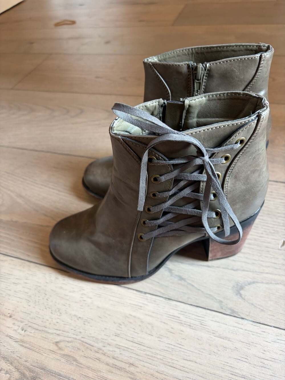 93 Vintage Women Olive Green Faux Leather Ankle Boots  Lacing and Stacked Heel